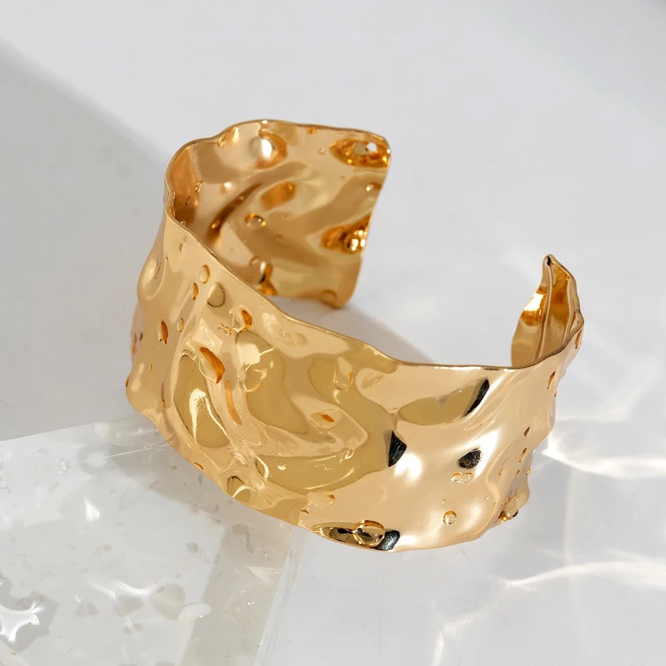 Moni Wavy Cuff Bracelet - Alais Branche