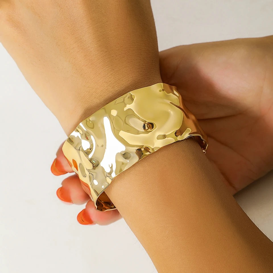 Moni Wavy Cuff Bracelet - Alais Branche