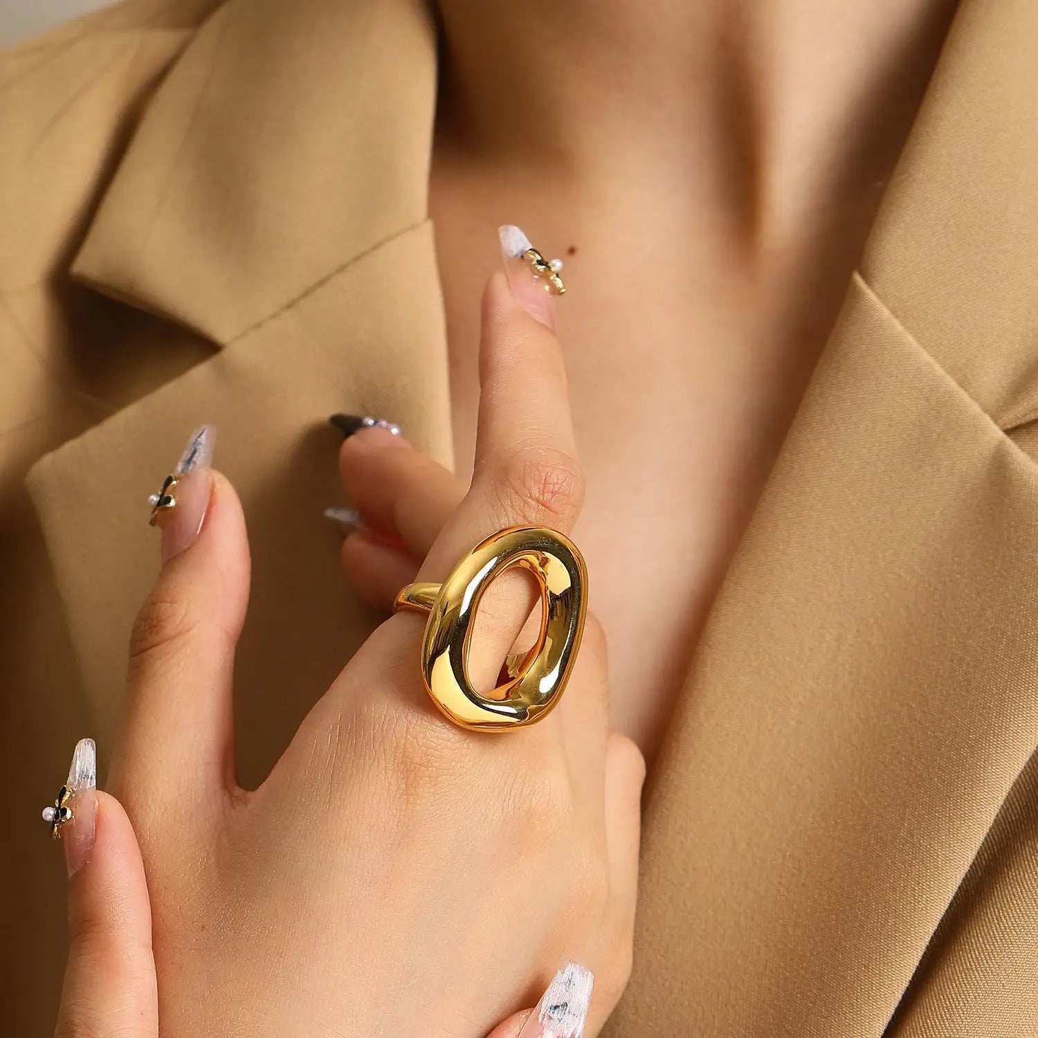 Lin Oval Circle Ring - Alais Branche