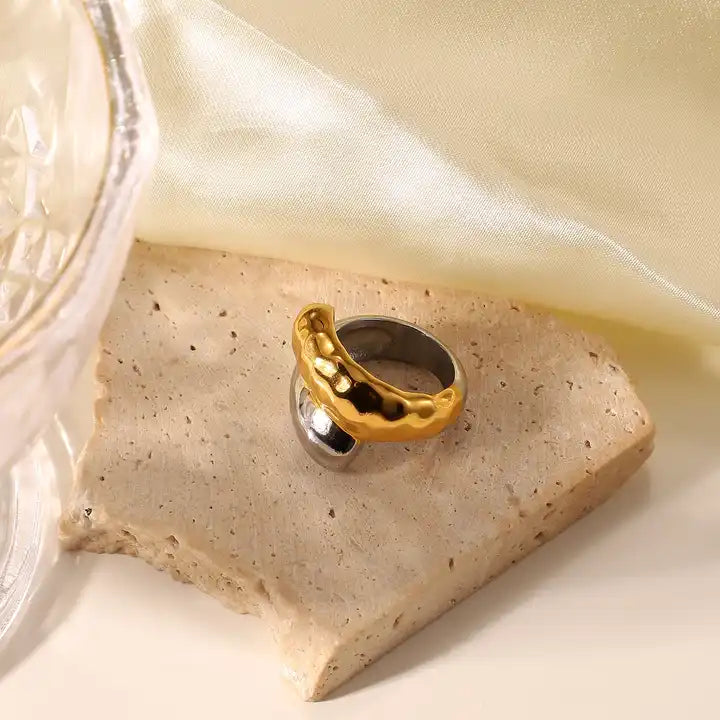 Layla Crossed Finger Ring - Alais Branche