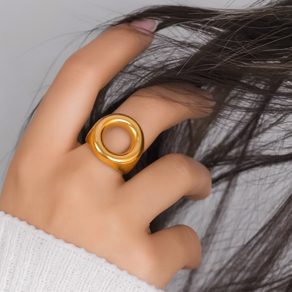 Harvi Small Circle Ring - Alais Branche