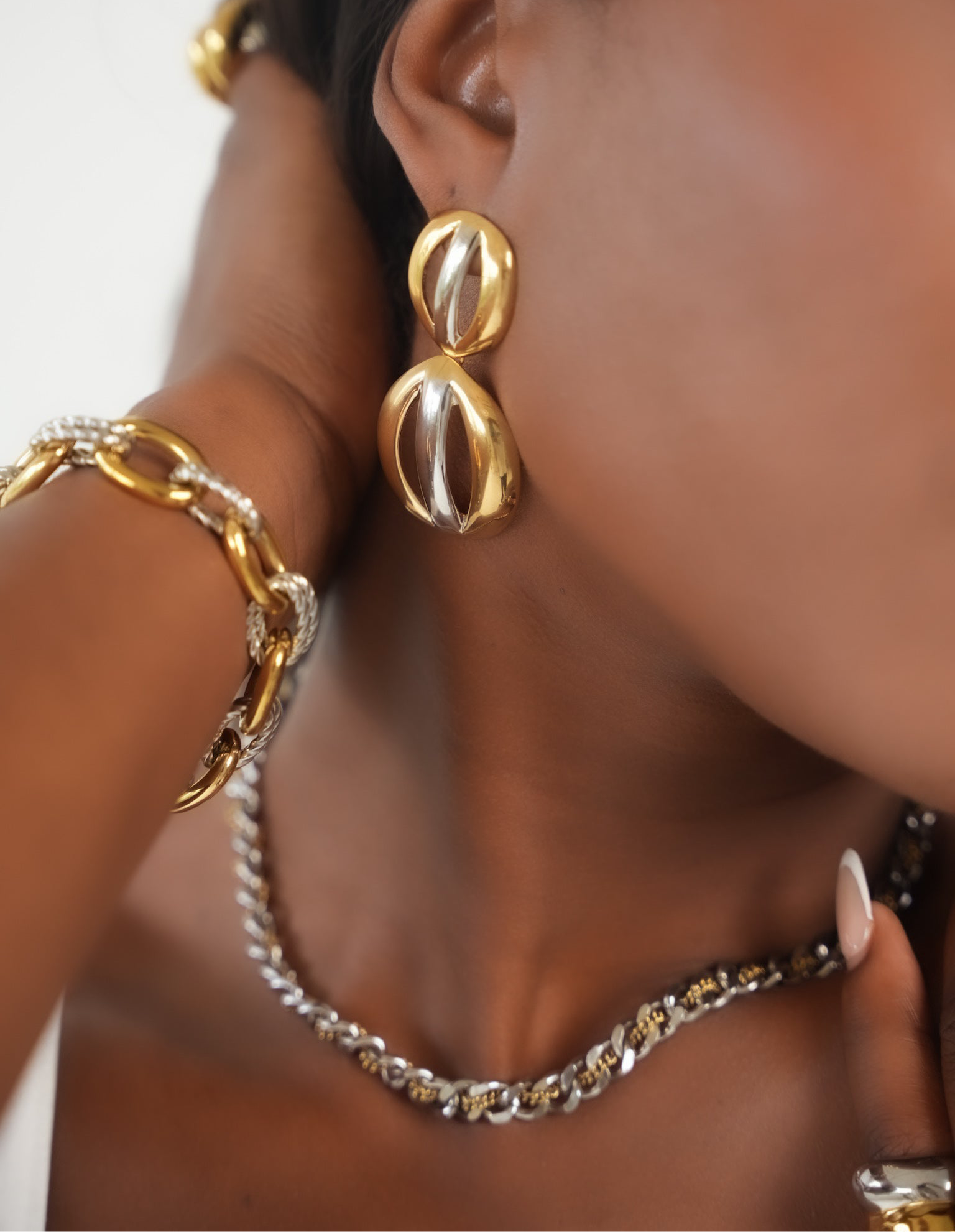 Raya Drop Mixed Metal Earings - Alais Branche