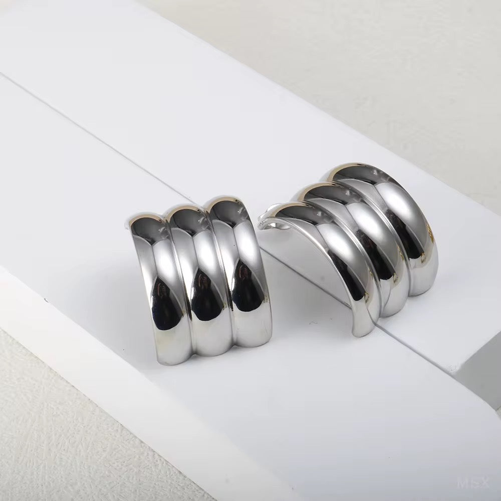 Heidi "Silver" Ribbed Earrings