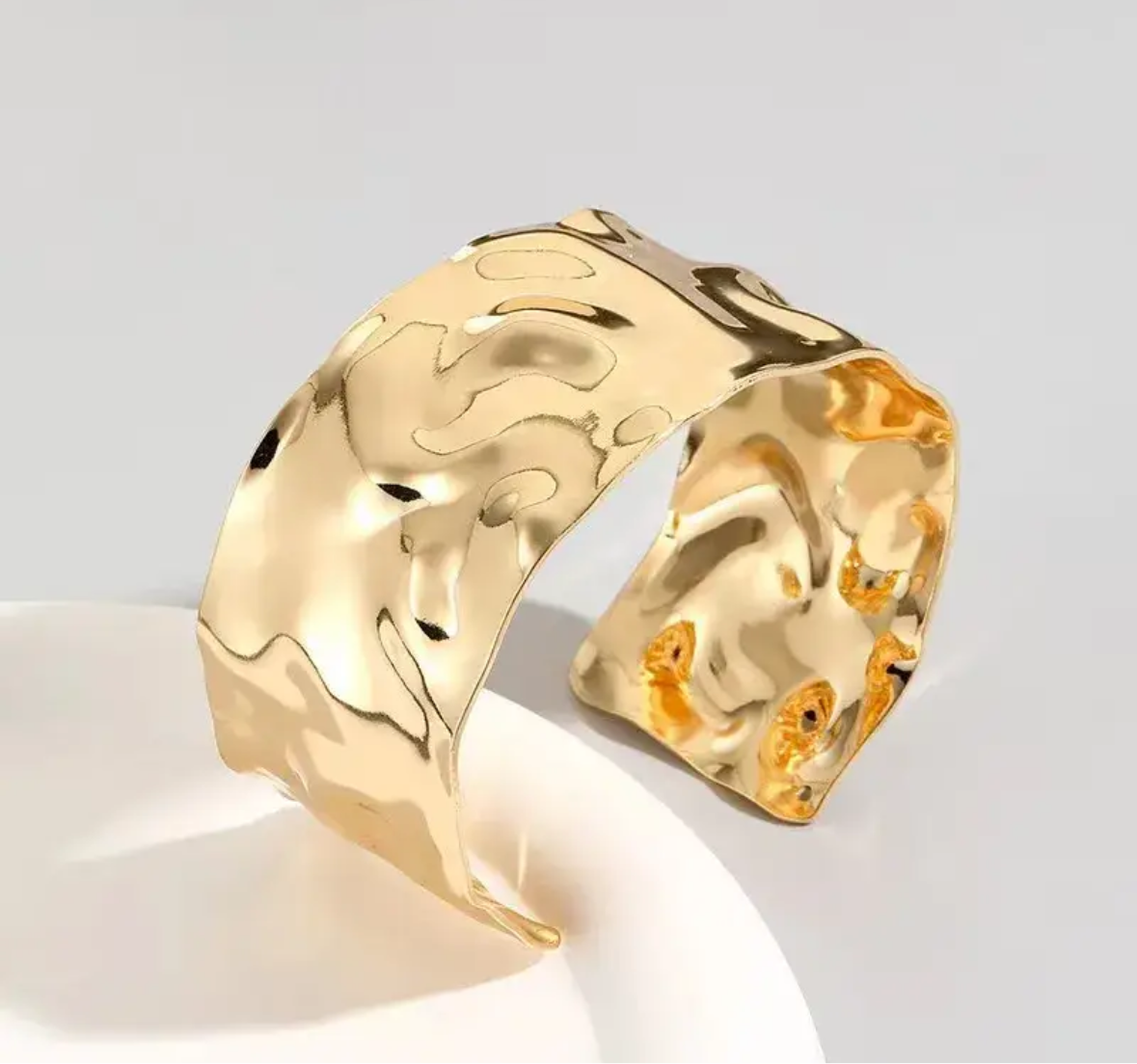 Moni Wavy Cuff Bracelet - Alais Branche