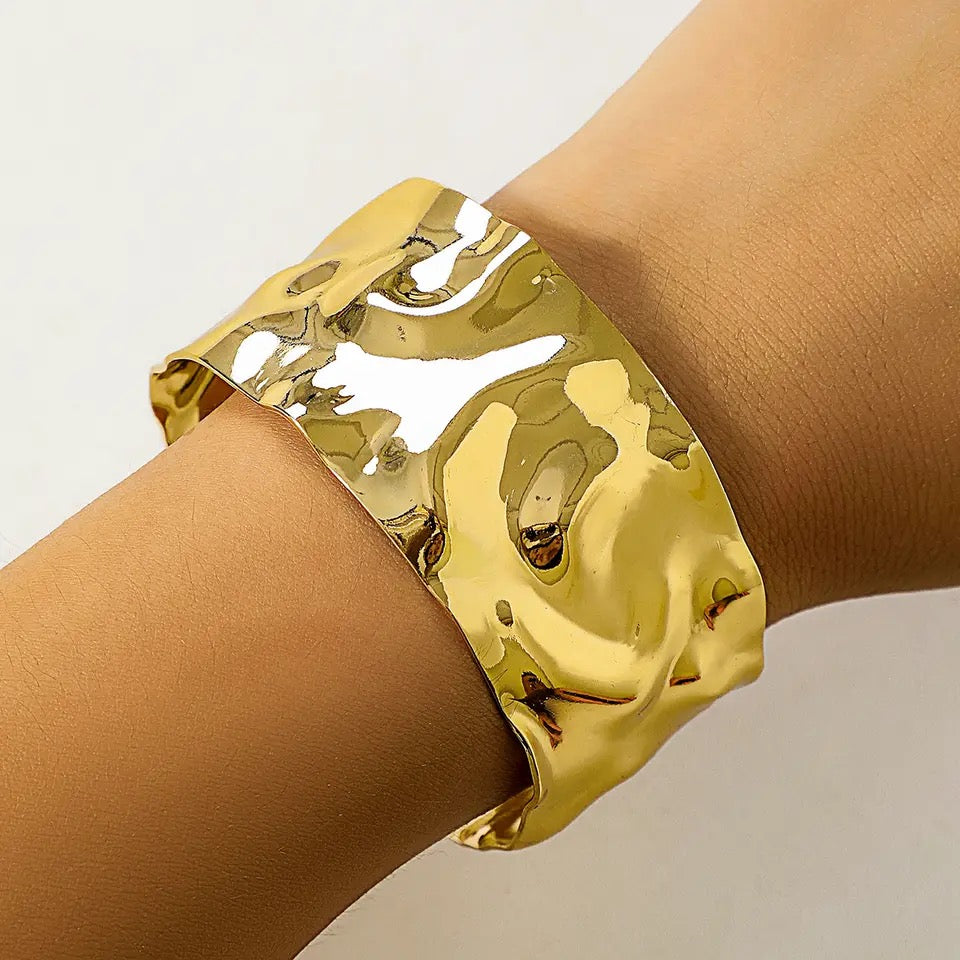 Moni Wavy Cuff Bracelet - Alais Branche