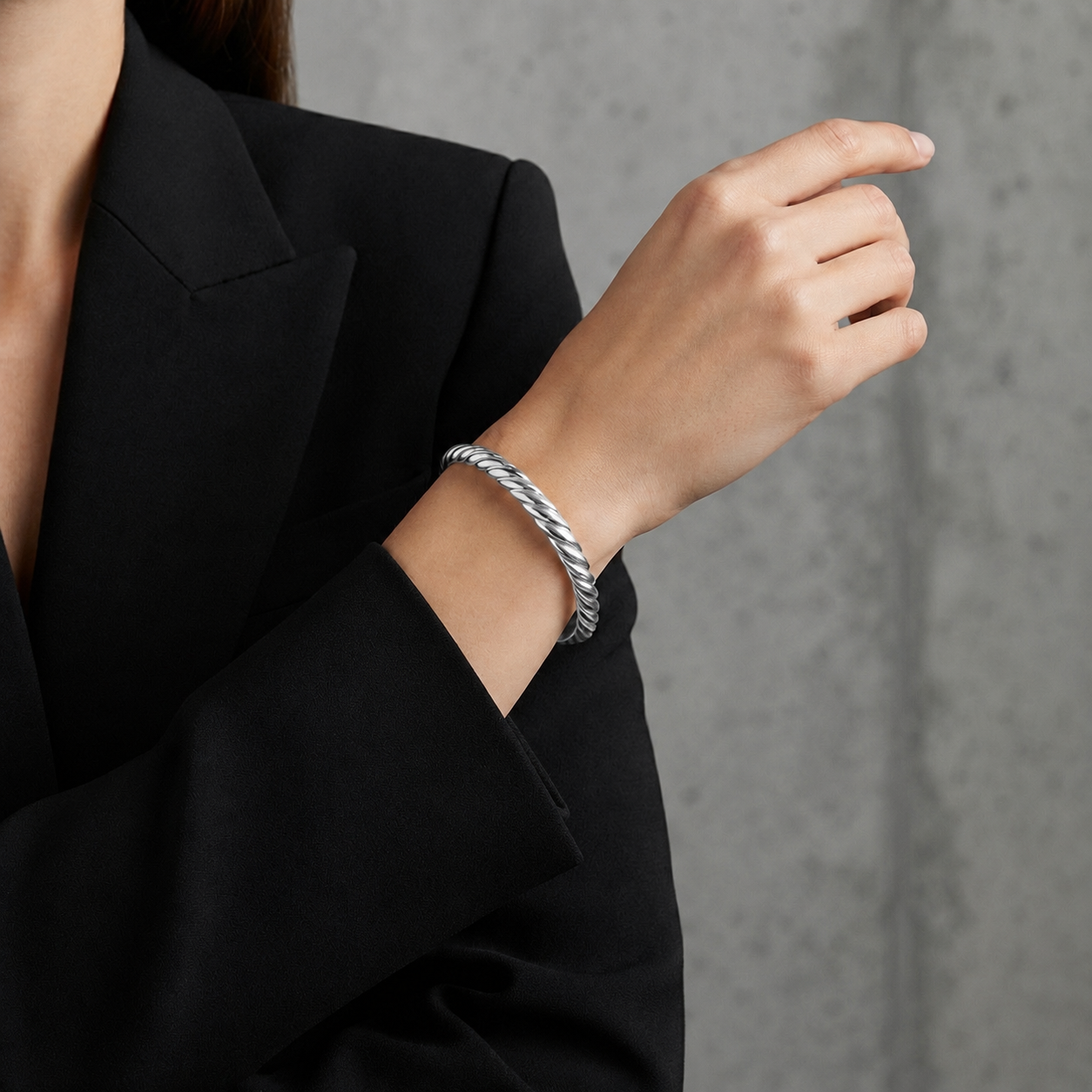 Jovi Ribbed Hinged Bracelet - Alais Branche