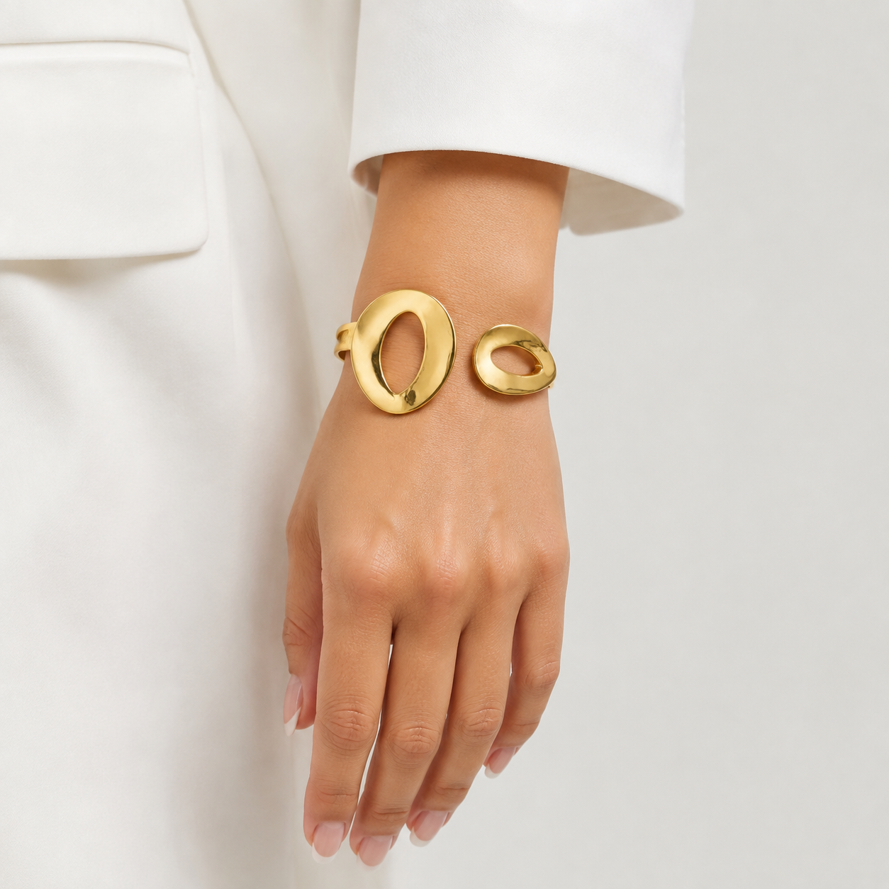 Zari Circles Hinged Bracelet - Alais Branche