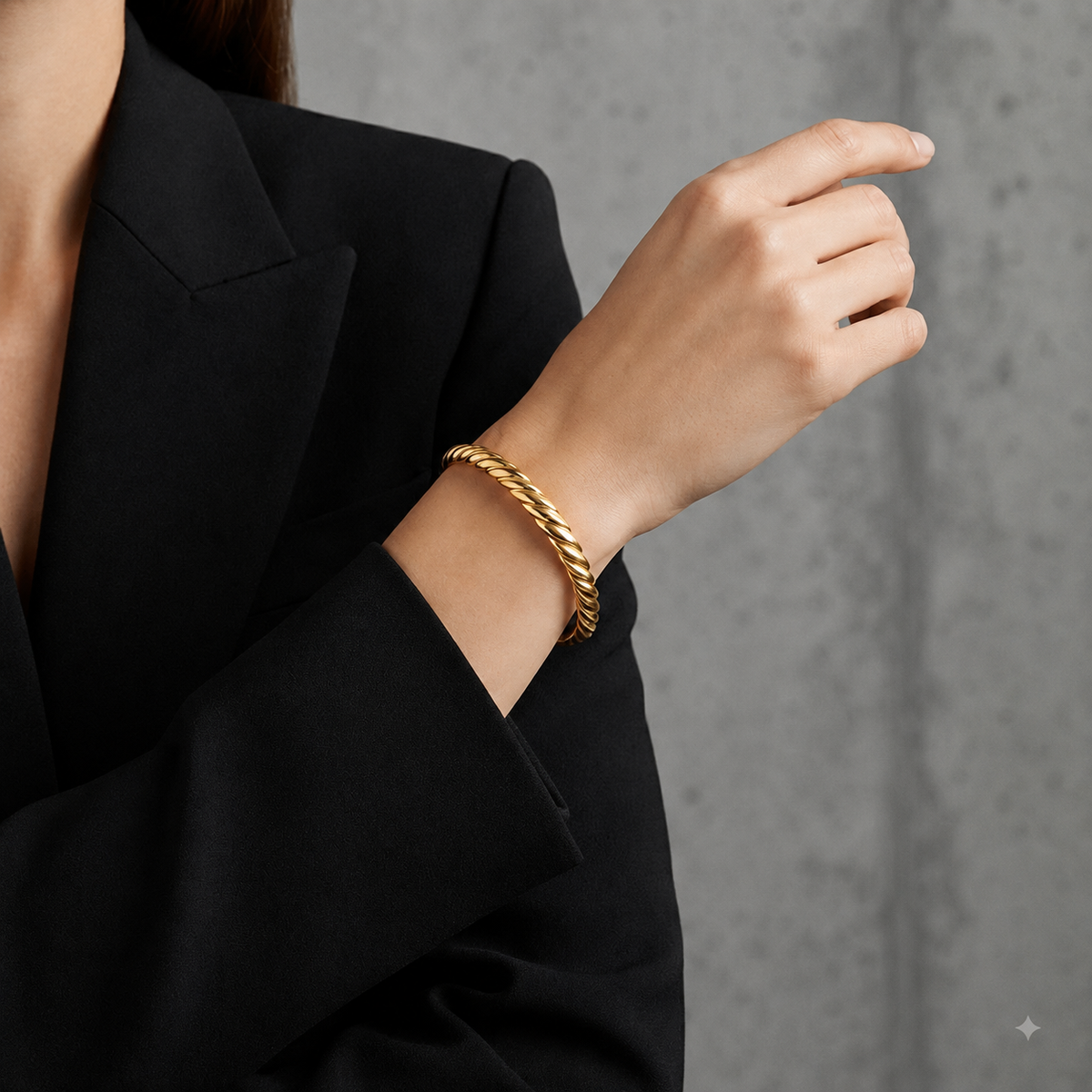 Jovi Ribbed Hinged Bracelet